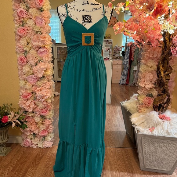 Dress - Picture 6 of 6